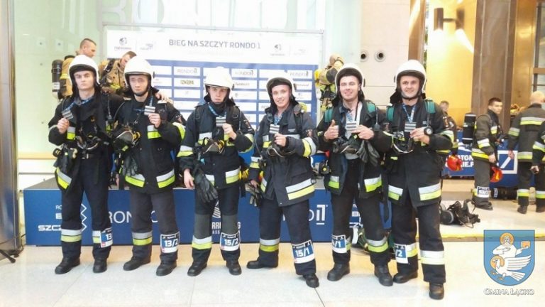 Łącko-Warszawa: strażacy biegli na 37 piętro żeby pomóc