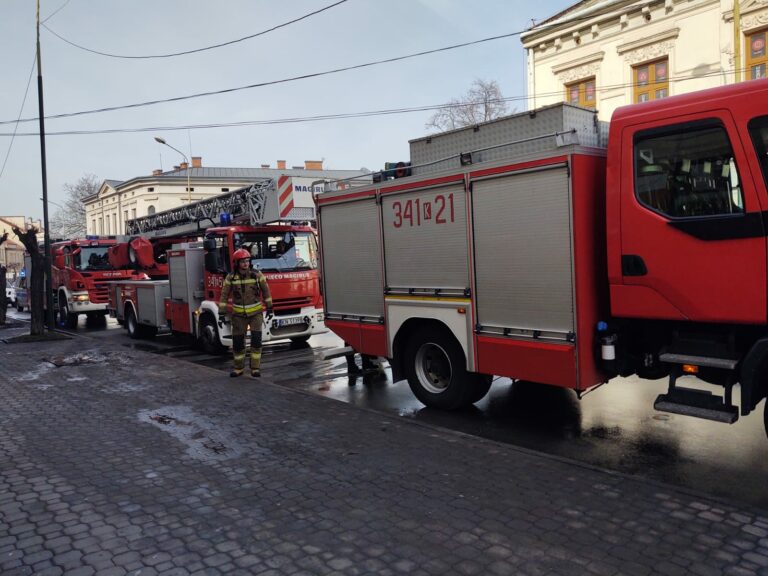 Nowy Sącz. Pożar w kamienicy przy ul Długosza. 22 mieszkańców ewakuowało się