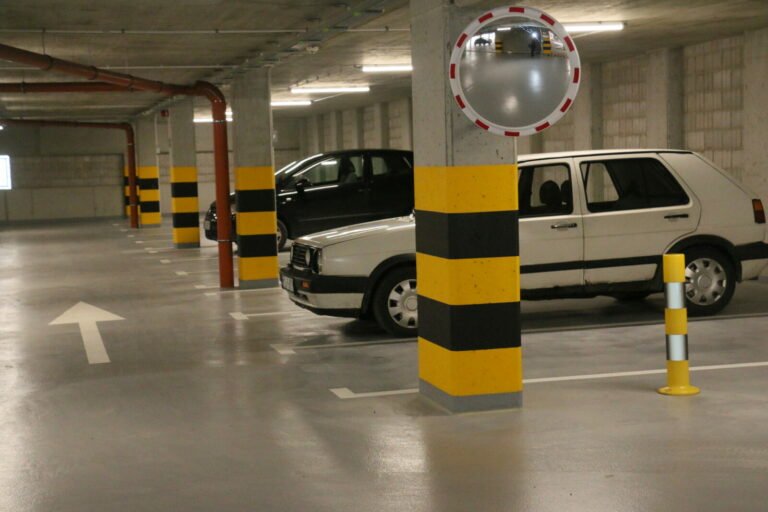 W centrum Limanowej przybyło 250 miejsc parkingowych. Wielopoziomowy budynek już dostępny dla kierowców