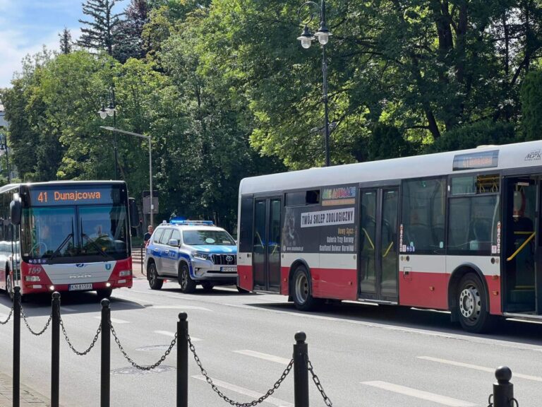 Kolizja autobusu MPK z osobówką w Nowym Sączu